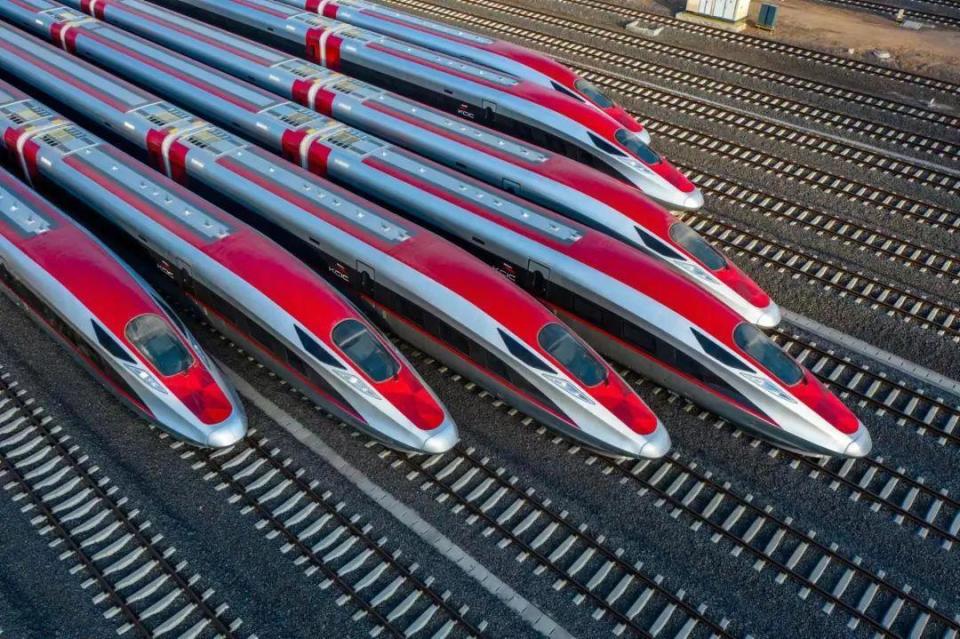 ?雅萬(wàn)高鐵動(dòng)車組。中國(guó)中車供圖。
