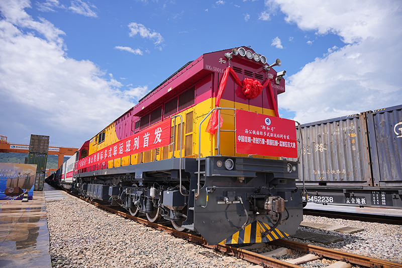 “鄭和號(hào)”海公鐵國(guó)際多式聯(lián)運(yùn)班列首發(fā)。騰俊國(guó)際陸港供圖