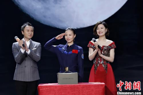 奧運(yùn)冠軍東方春晚重現(xiàn)巔峰時刻女航天英雄親述“飛天”往事