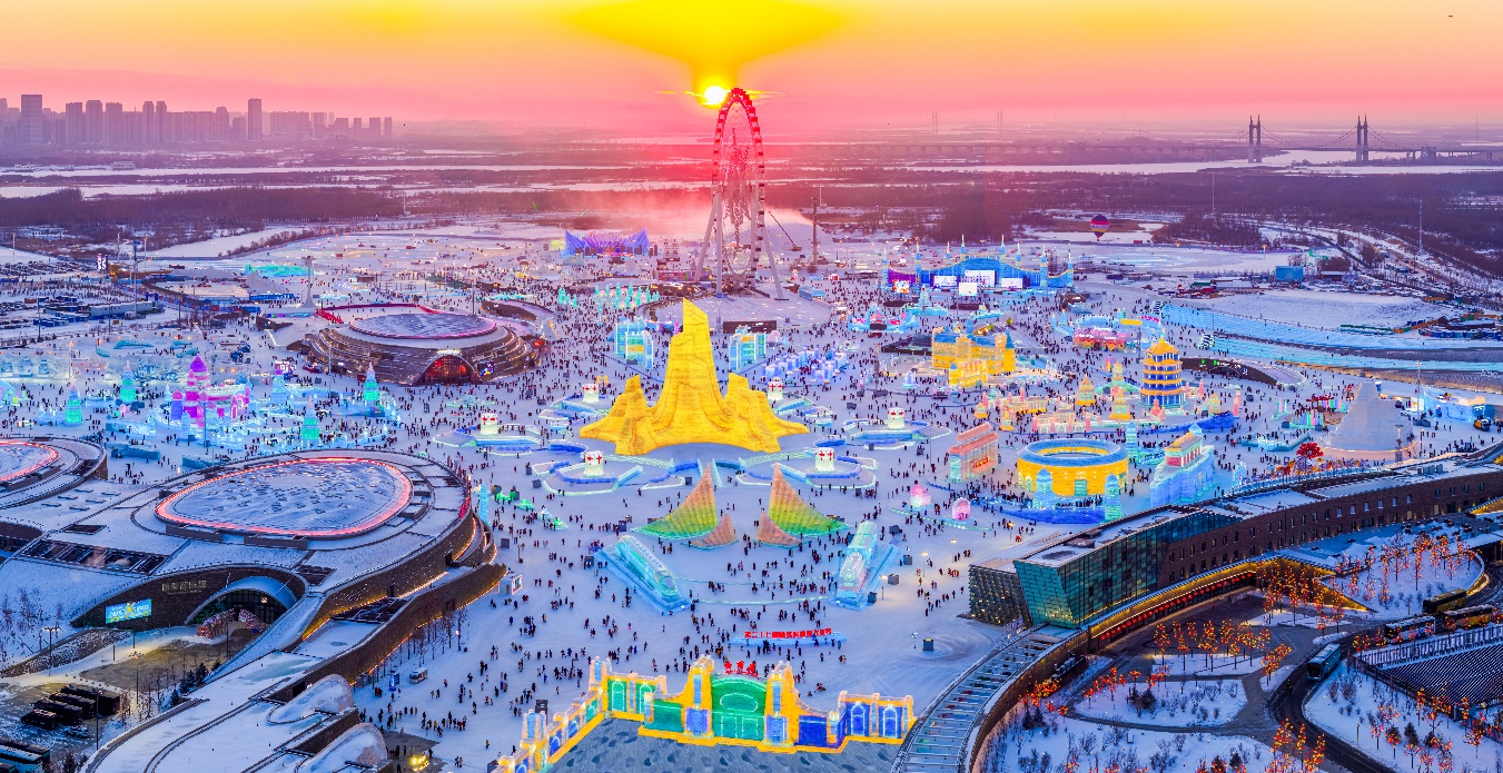 哈爾濱冰雪大世界迎來“開門紅”。人民網(wǎng)記者 蘇靖剛攝