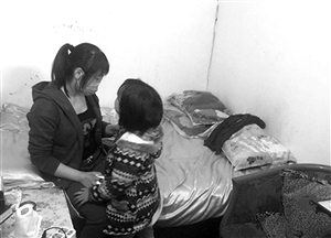 小梅現(xiàn)在只身帶著女兒，生活困難 圖片來源：溫州網