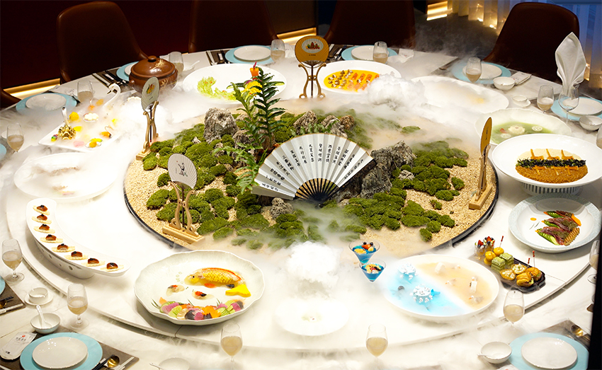 大觀(guān)樓長(zhǎng)聯(lián)宴。 大觀(guān)樓長(zhǎng)聯(lián)宴。