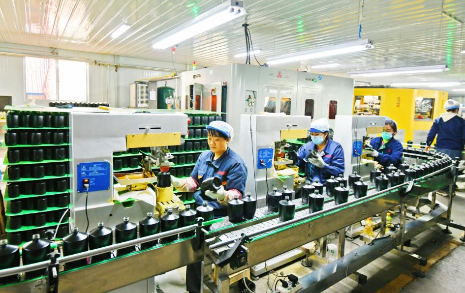 觀宇玻璃制品生產(chǎn)車間。圖片由汾陽市對外交流服務中心提供